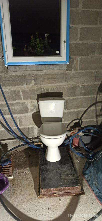 Enfin des WC (provisoires)!