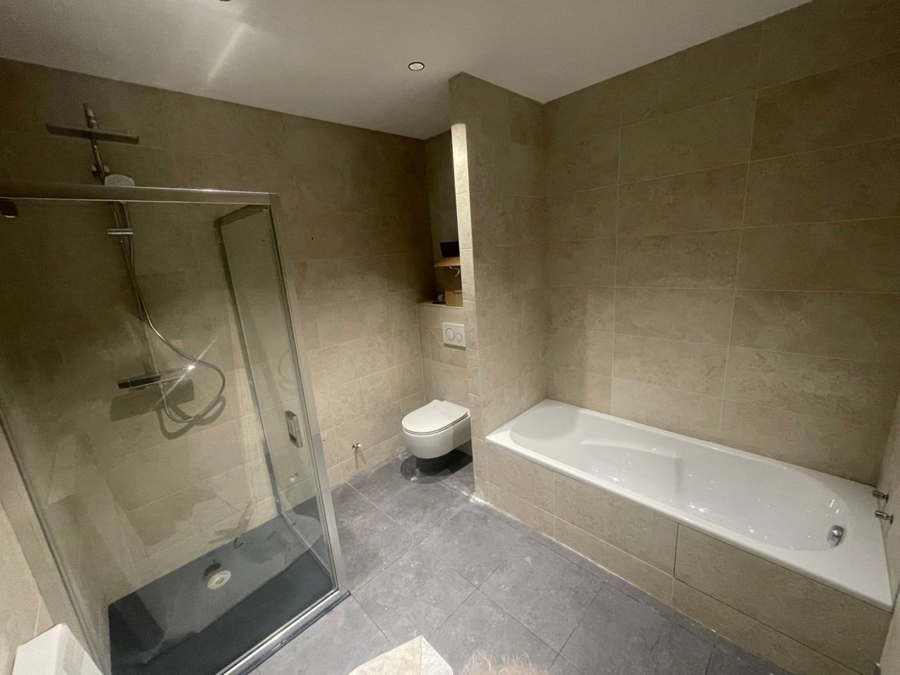 Douche, Colonne de douche, WC suspendu et baignoire