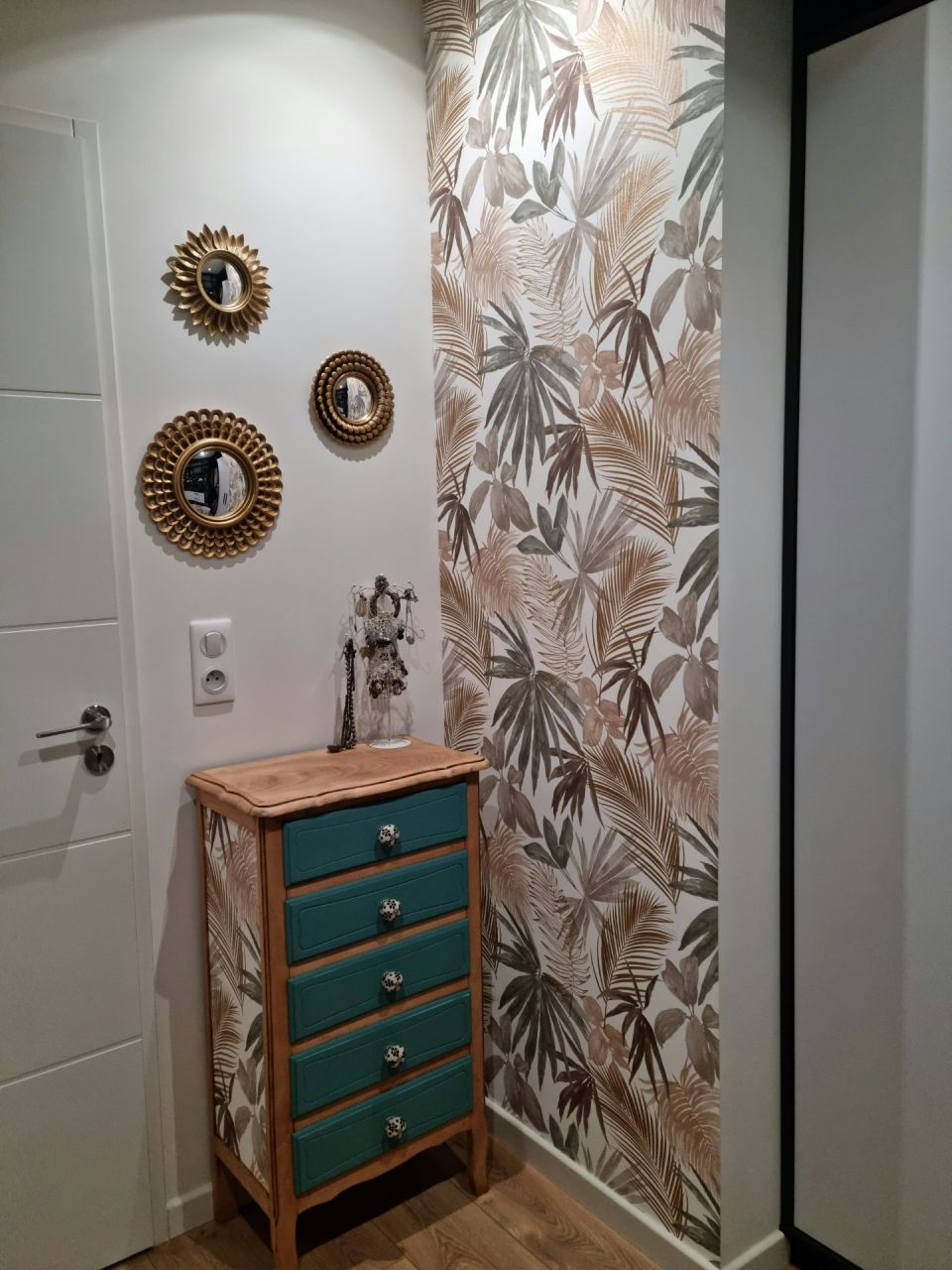 Déco dressing avec chiffonnier relooké