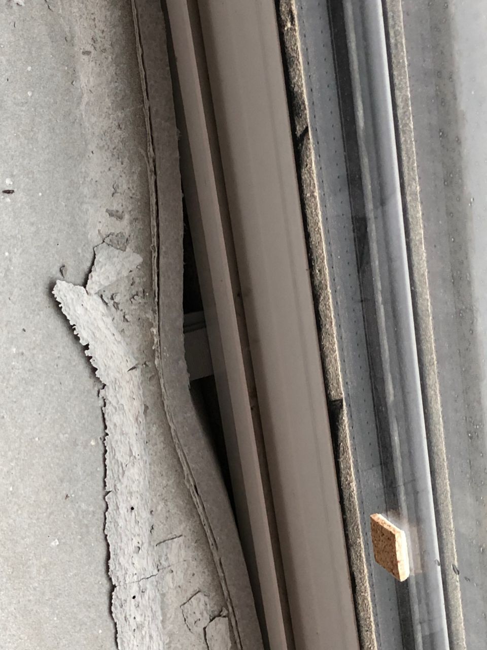Coulage de la chape au niveau de la baie vitre