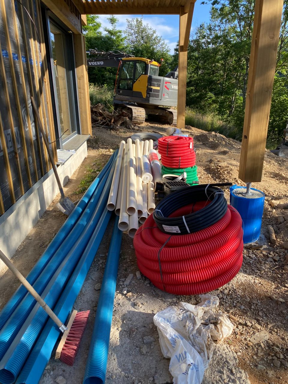Materiel de VRD et drainage en attente
