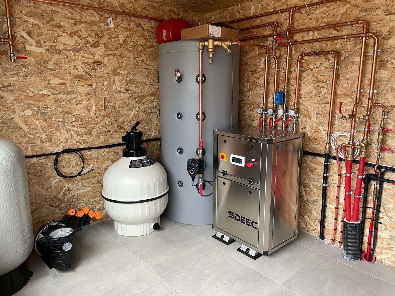 Installation de chauffage dans l'abri piscine