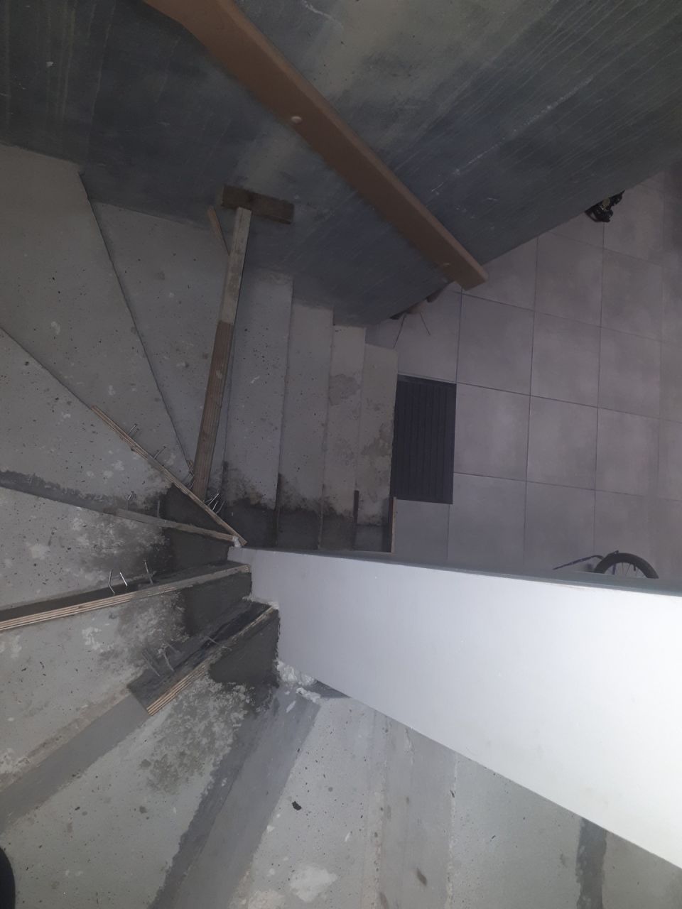 Reprise de l'escalier du sous sol