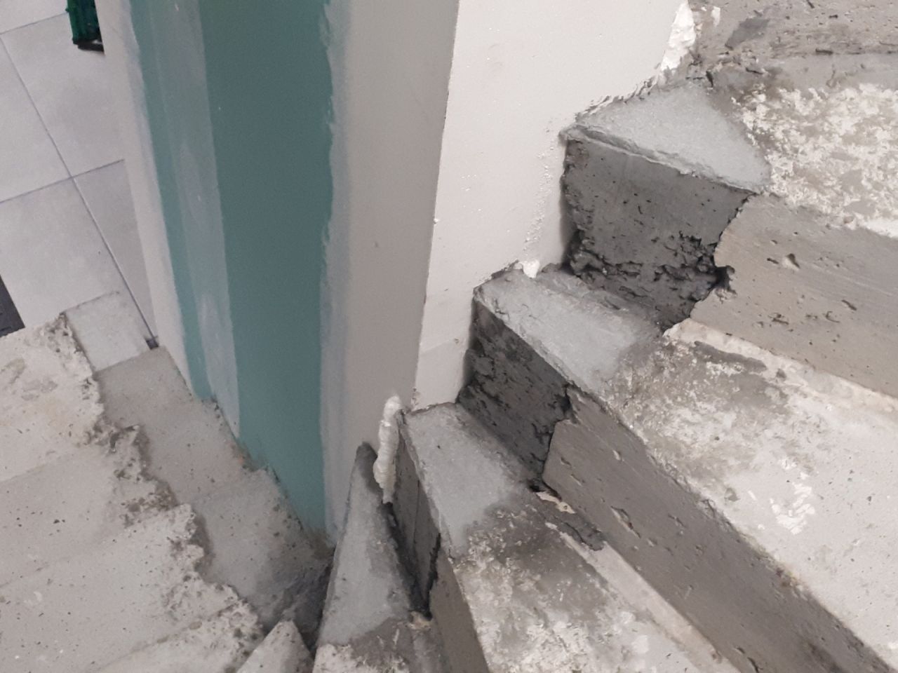 Reprise de l'escalier béton du sous sol