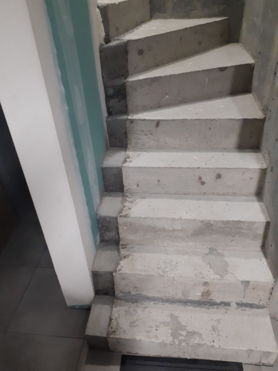 Reprise de l'escalier béton du sous sol