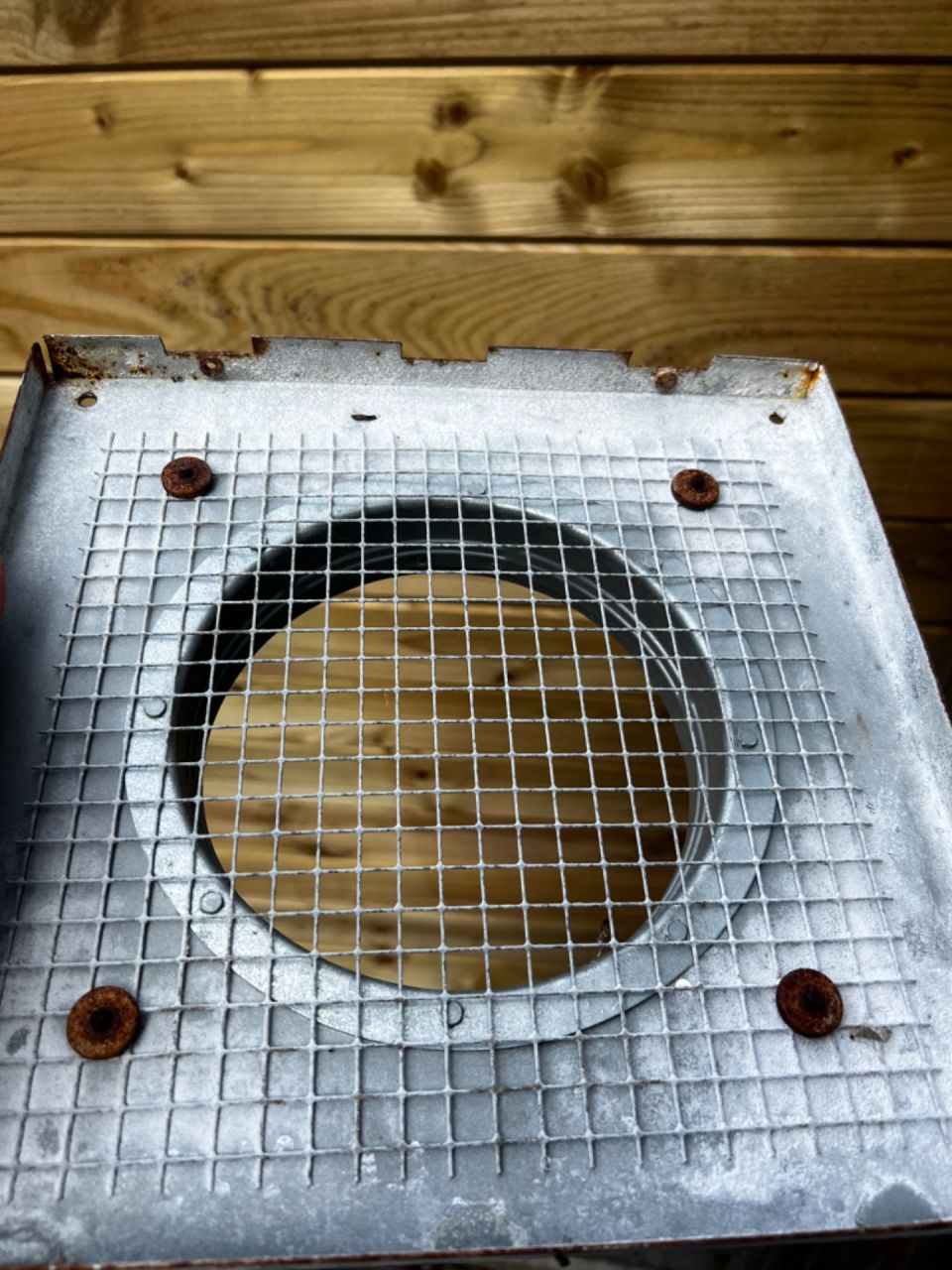 Rouille sur la grille de la ventilation