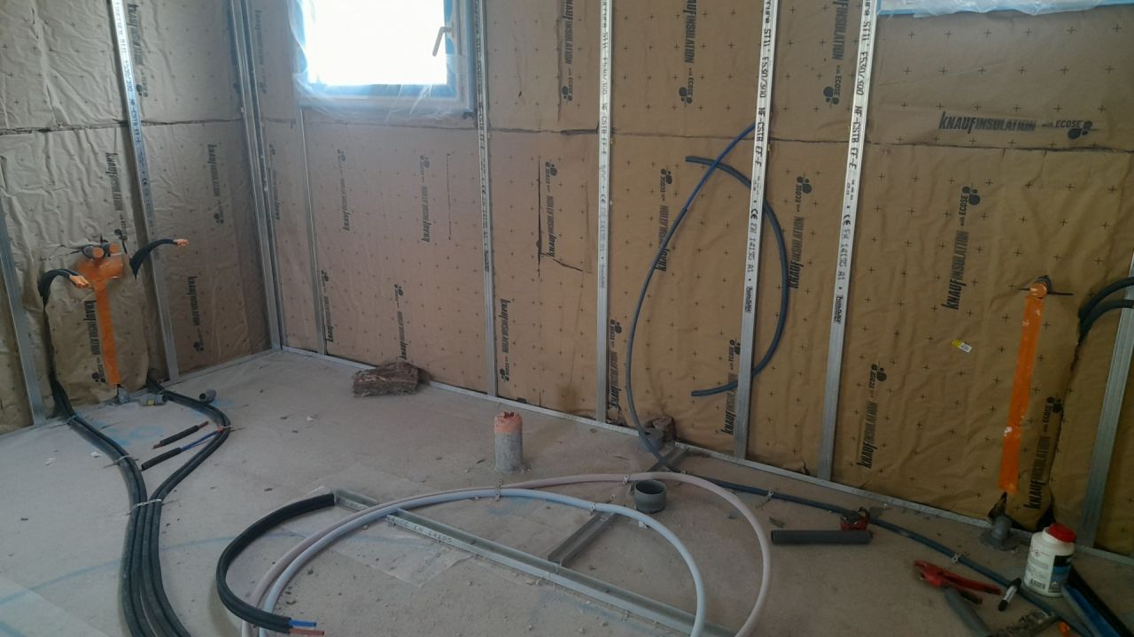 Installation des réseaux sanitaire, chauffage et électricité 2.