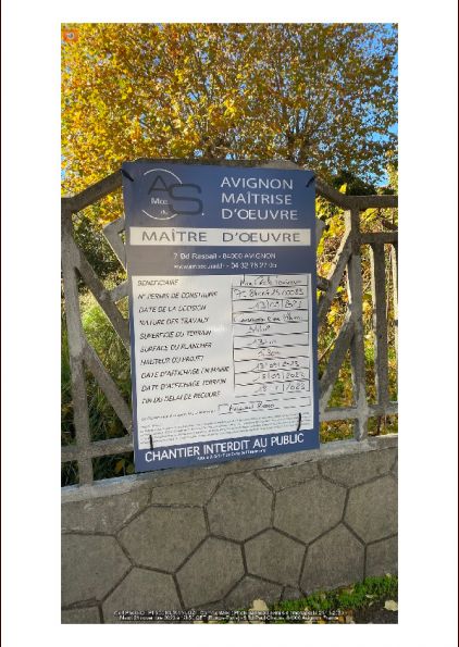 Photo du panneau de permis de construire sur le terrain le mardi 21 novembre à 12h50.