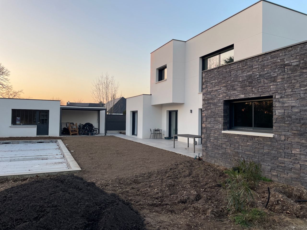 debut terrassement pelouse et arrosage automatique