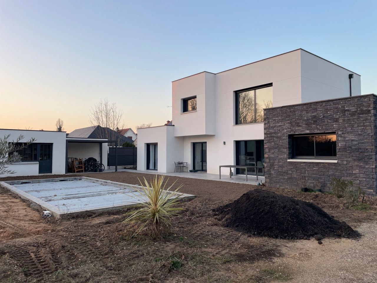 debut terrassement pelouse et arrosage automatique