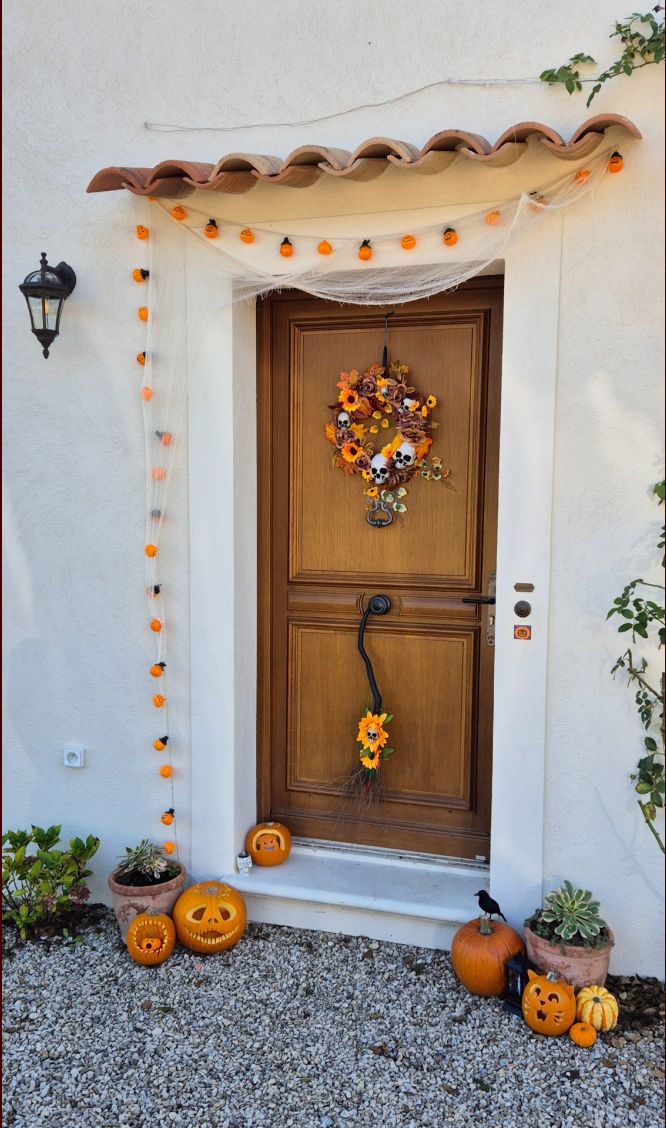 Décoration d'halloween pour porte d'entrée