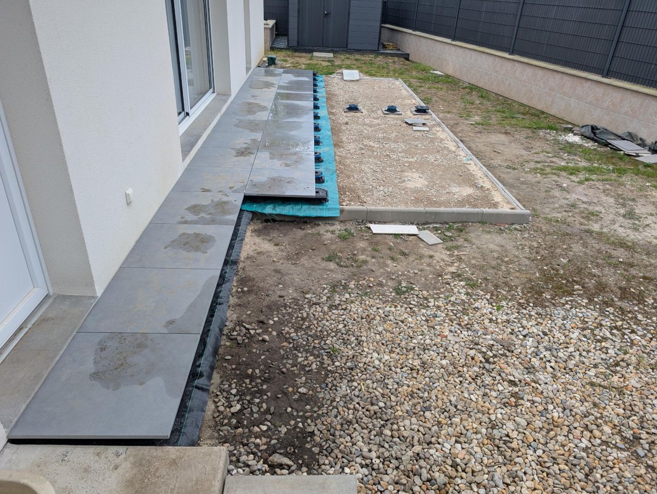 Préparation/réalisation terrasse de dalles sur plots