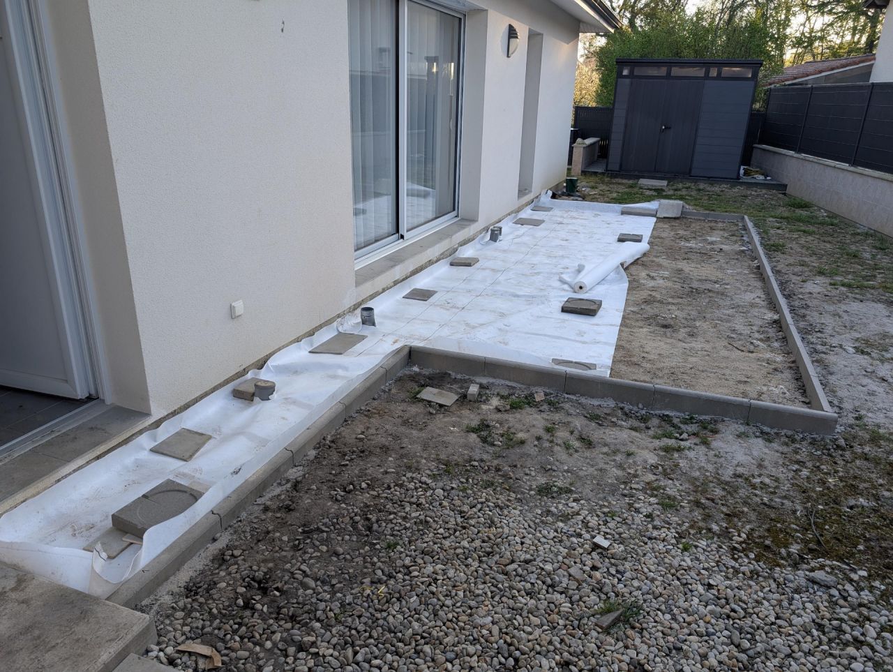 Préparation/réalisation terrasse de dalles sur plots