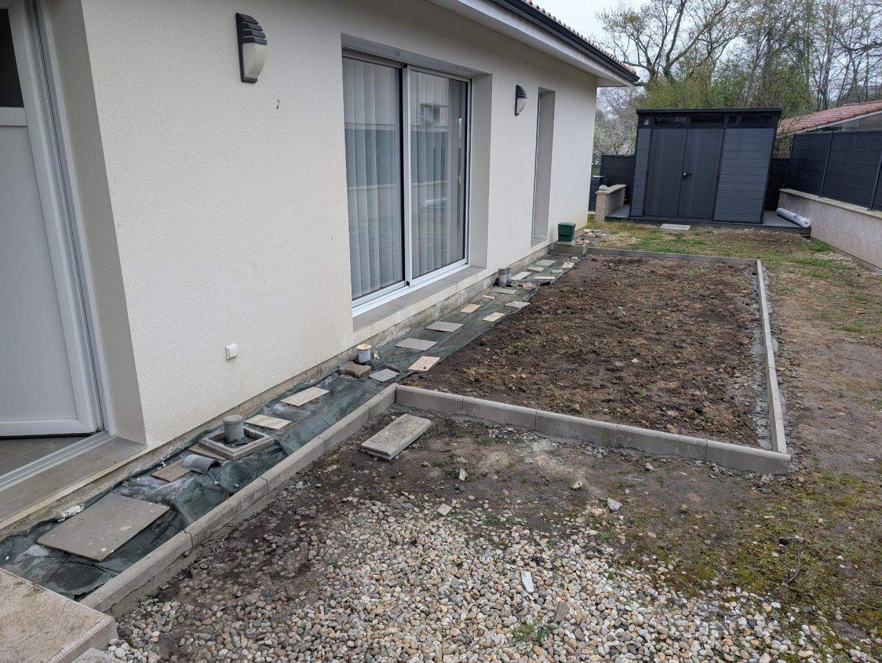 Préparation/réalisation terrasse de dalles sur plots