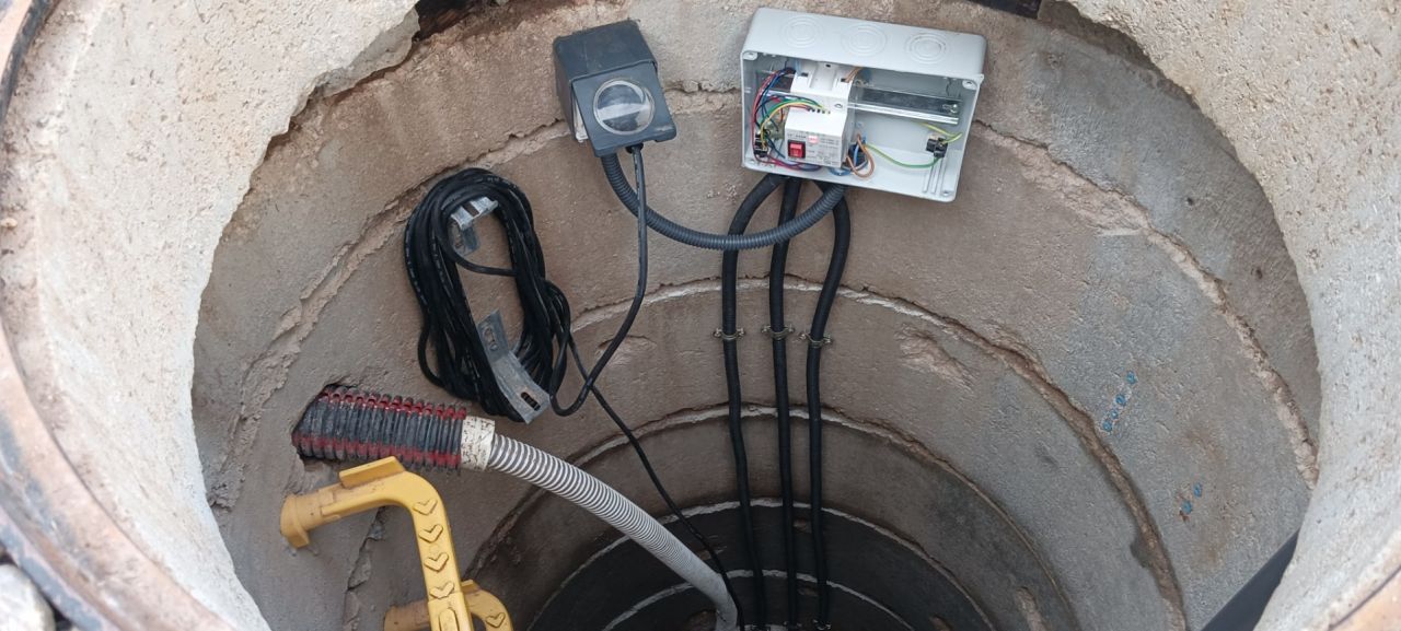 Remplacement du systme de gestion du niveau du puits de dcompression: 
<br />
Le systme WPS 1000 fabriqu en Autriche n'a tenu que 2 ans (58? quand mme).
<br />
A la place une chinoiserie  12?89 fait le mme job en mieux (gestion niveau haut et bas) et tiendra sans doute autant de temps.