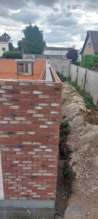Dtail mur composite :
<br />
intrieur :  porotherm
<br />
exterieur : brique type moule main
<br />
vide d'air entre les 2
<br />
Linteau et chainage priphrique