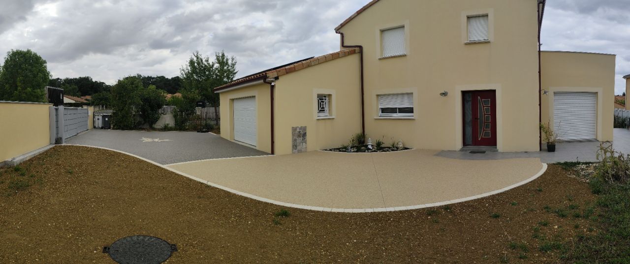 Cour sans soleil mais avec massif terminé