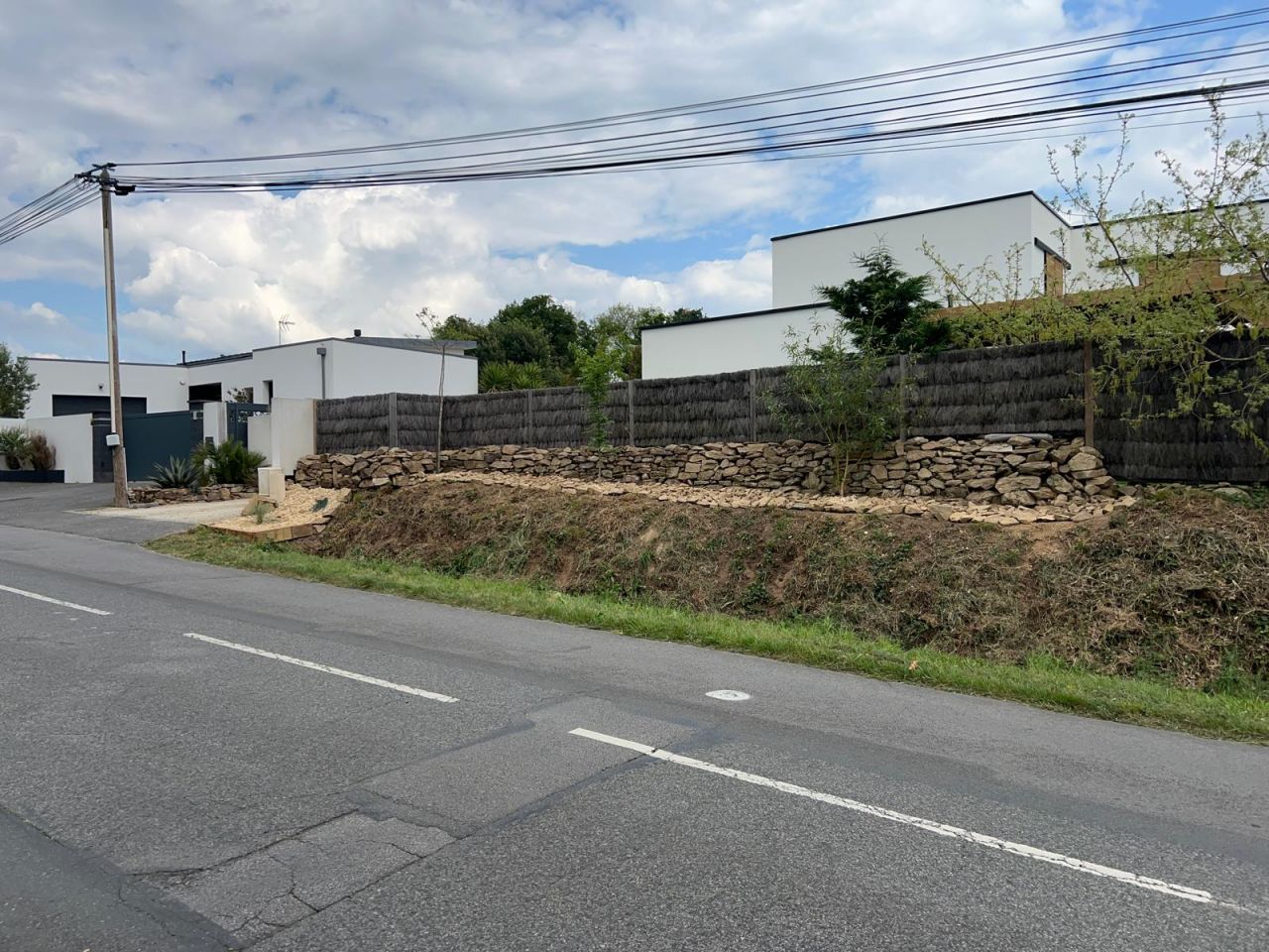 Mur en pierres sches (granit) + brande de bruyre