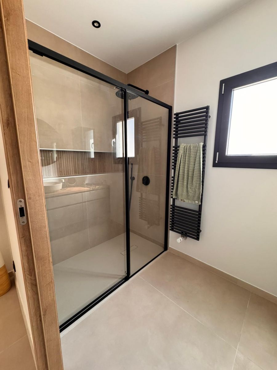 Pose de la paroi de douche du RDC