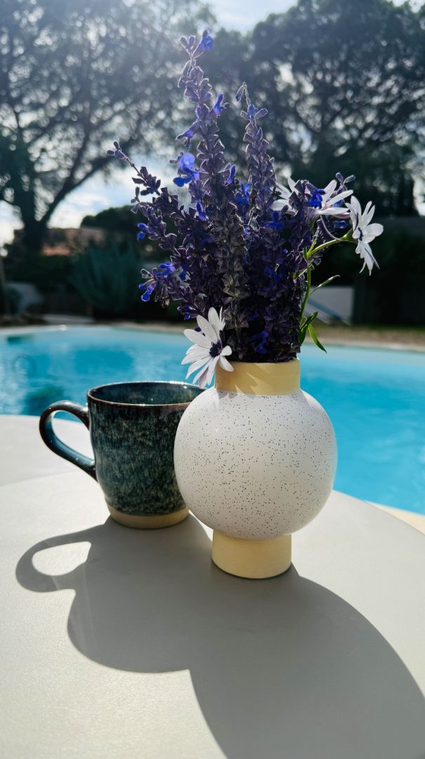 Fin octobre au bord de la piscine