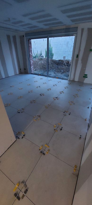 60x60 rectifi modle Nooba blanc (Point P)