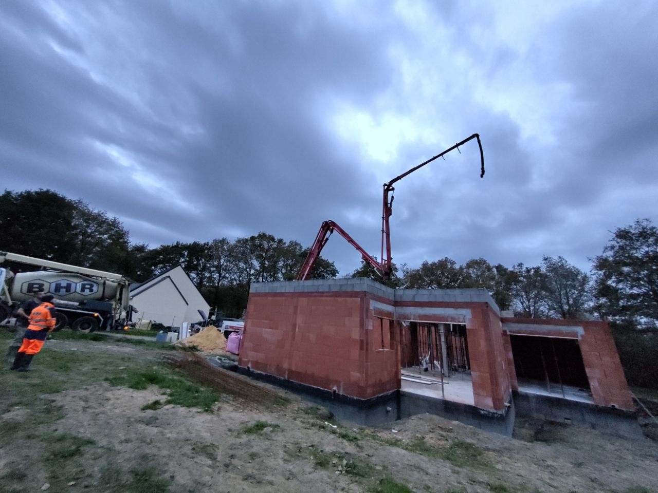 Coulage piscine avec toupie + camion pompe