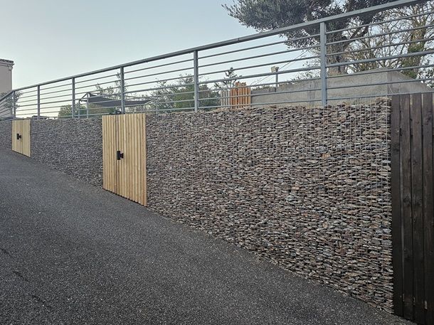 Le côté droit de la montée est terminée.