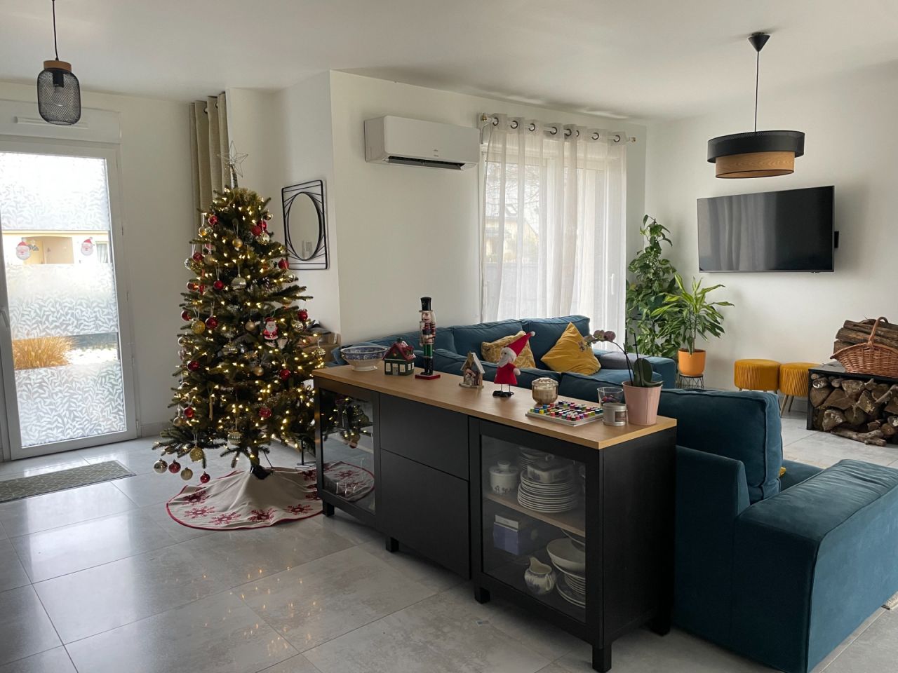 La d&eacute;co de No&euml;l n est pas extravagante, mais elle me pla&icirc;t.