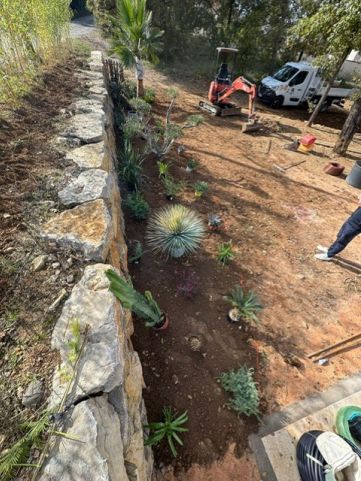 Jardin sec  en cours de r&eacute;alisation