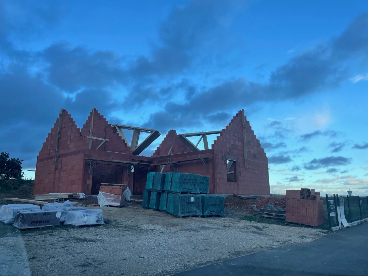 Pignons termin&eacute;s.