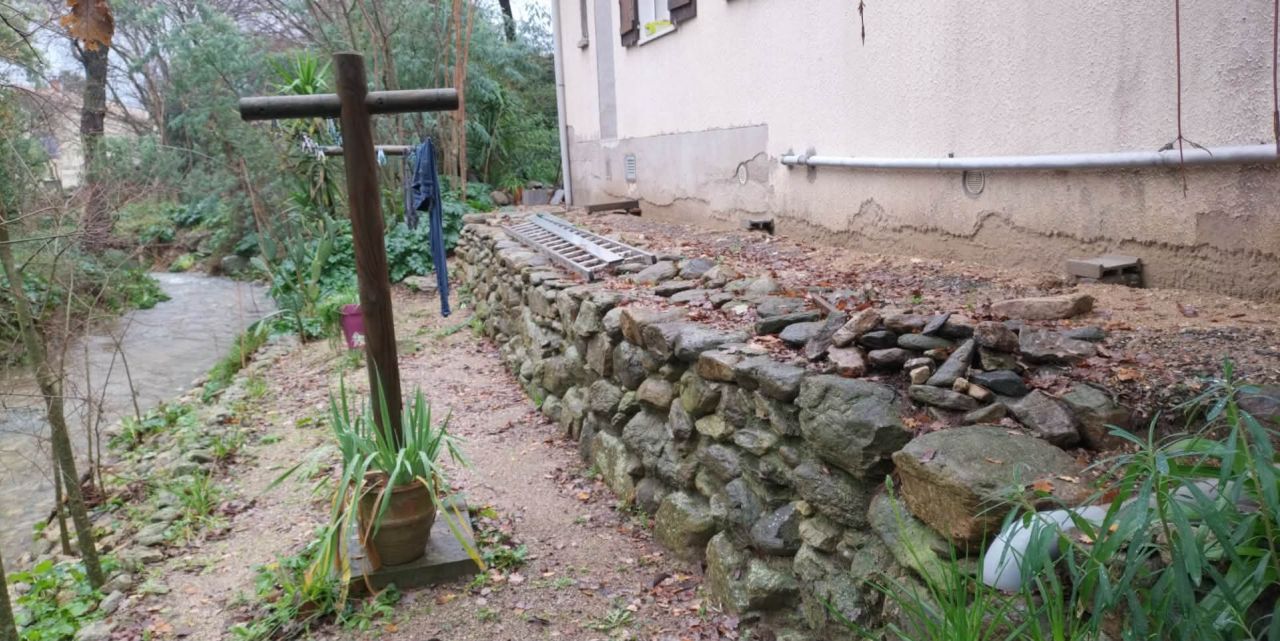 Pr�paration du futur trottoir