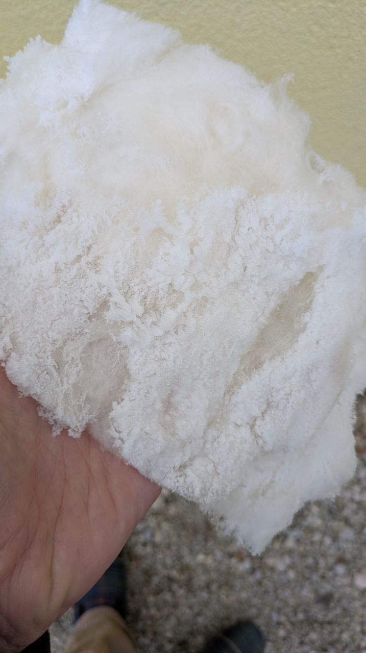 Morceau de Laine de verre pour 'filtrer' l'humidité de l'air.