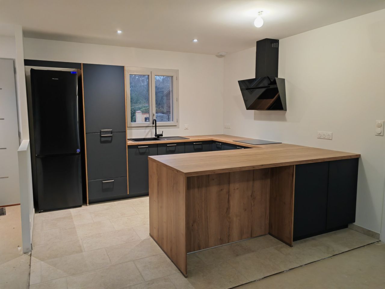 Cuisine ixina pos&eacute;e