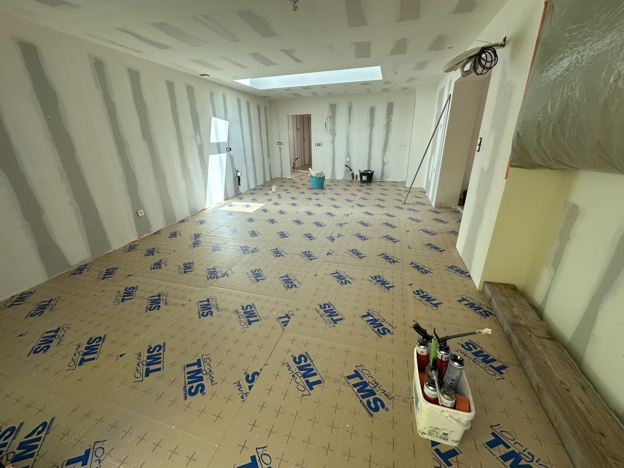 Mise en place de l'isolant avant la chappe