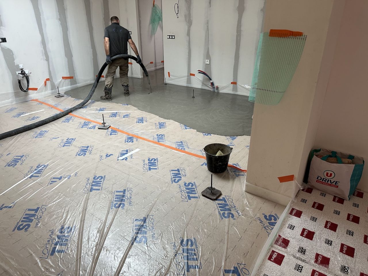 Mise en place de l'isolant avant la chappe