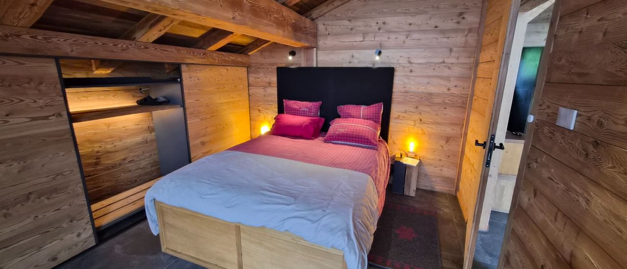 Chambre terminée, j'ai joué avec tous les clichés du genre.