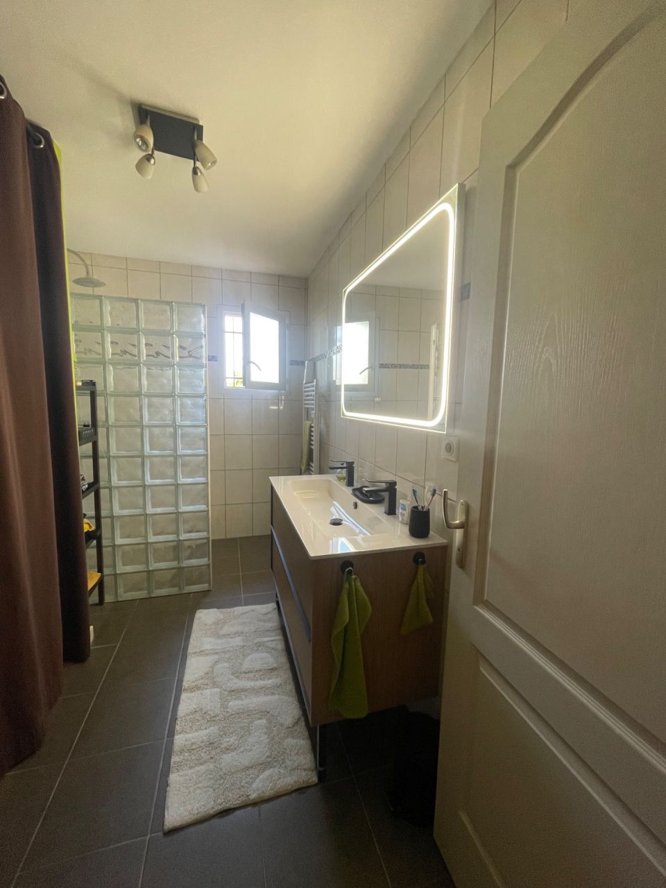 Nouvelle salle de bain termin&eacute;e