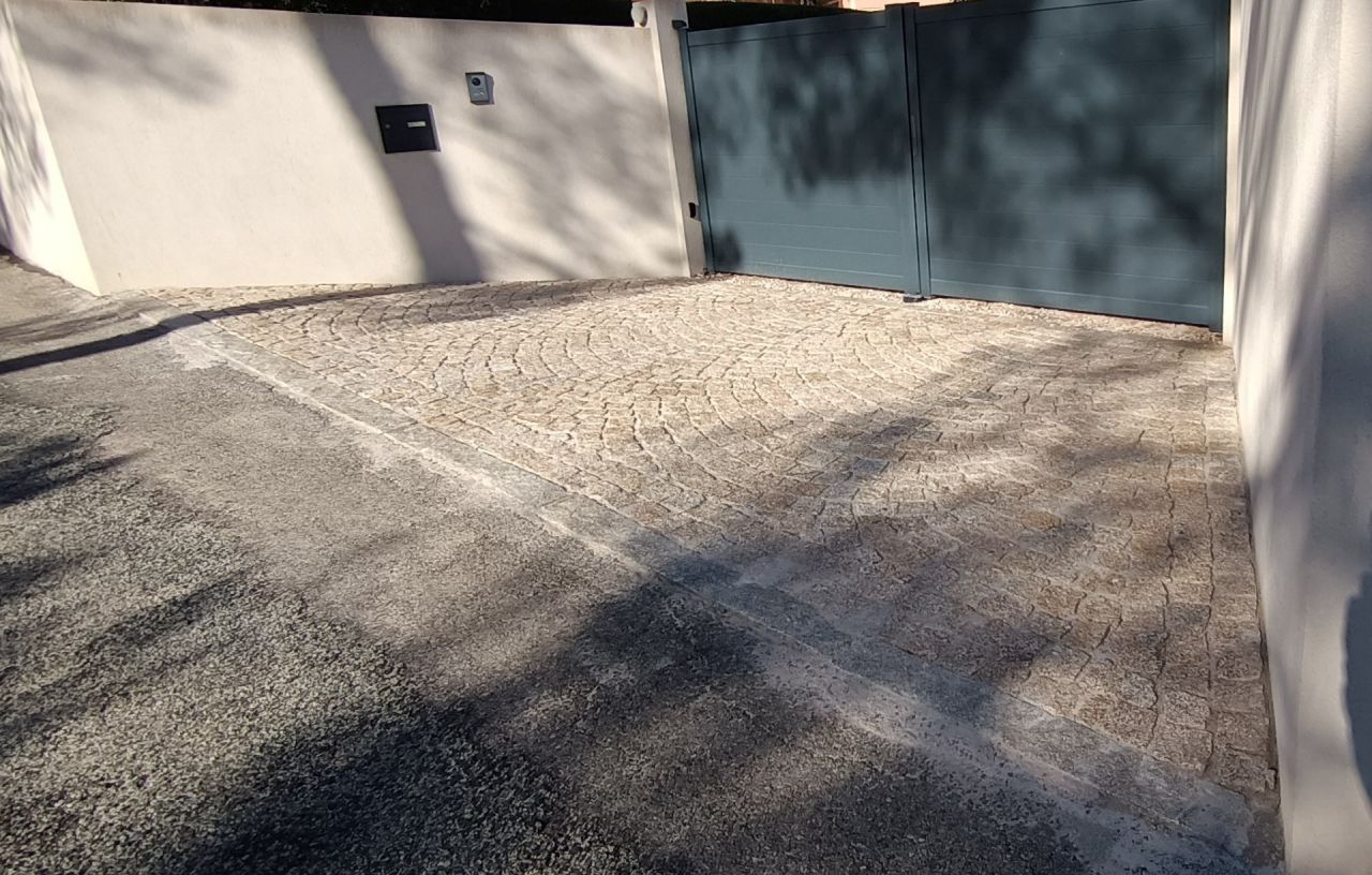 Pavage devant le portail depuis la rue