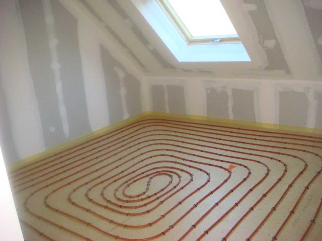 Chauffage au sol - serpentin dans la chambre 2