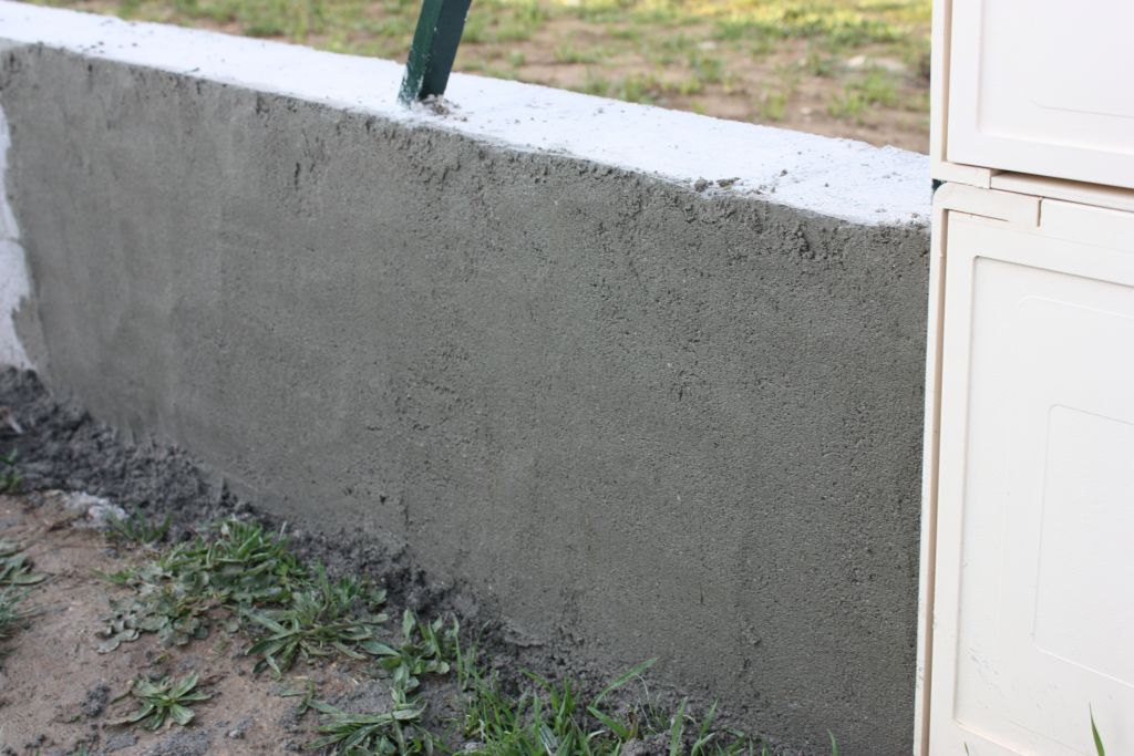 Sablon pour enduire ou crépir un mur ou muret