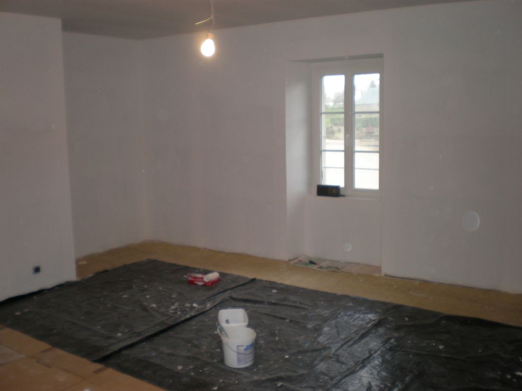 Premieres couches de peinture chambre 2