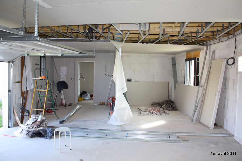 pose des cloisons de la buanderie et de l'atelier