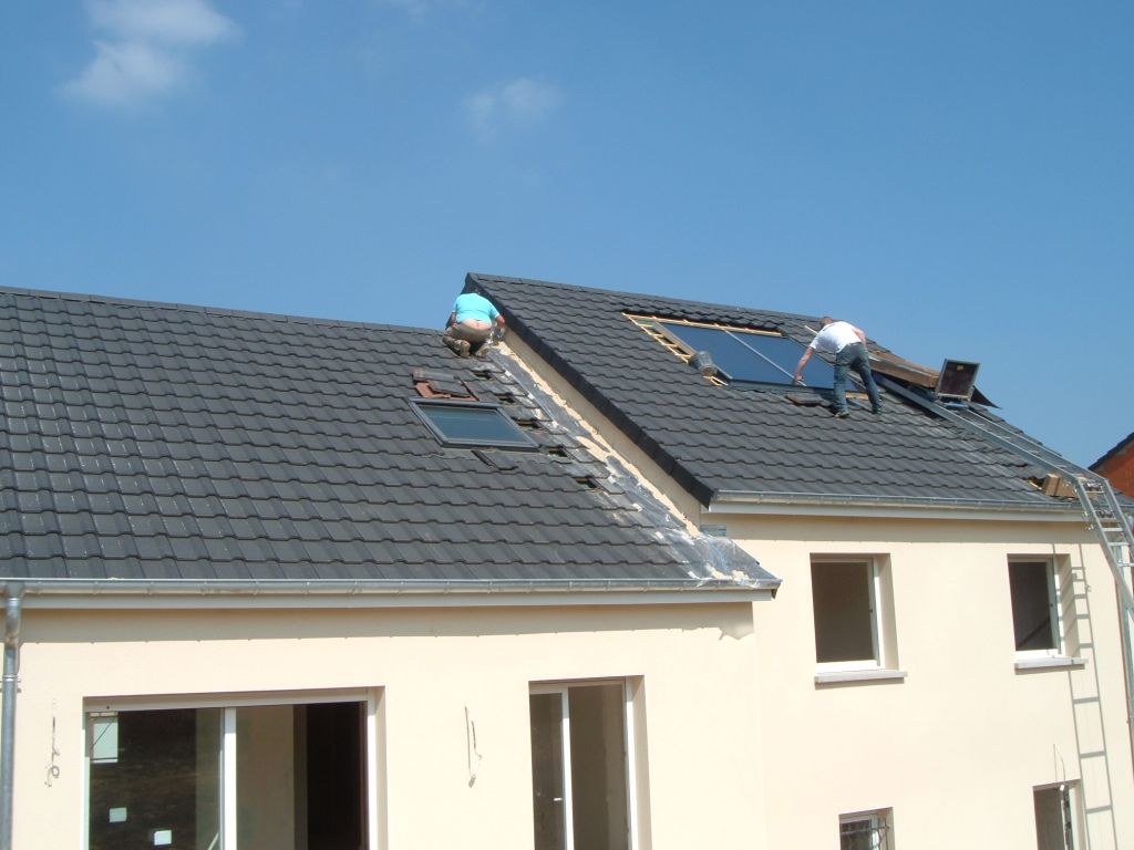 Fin de l'enduit et mise en place des panneaux solaire