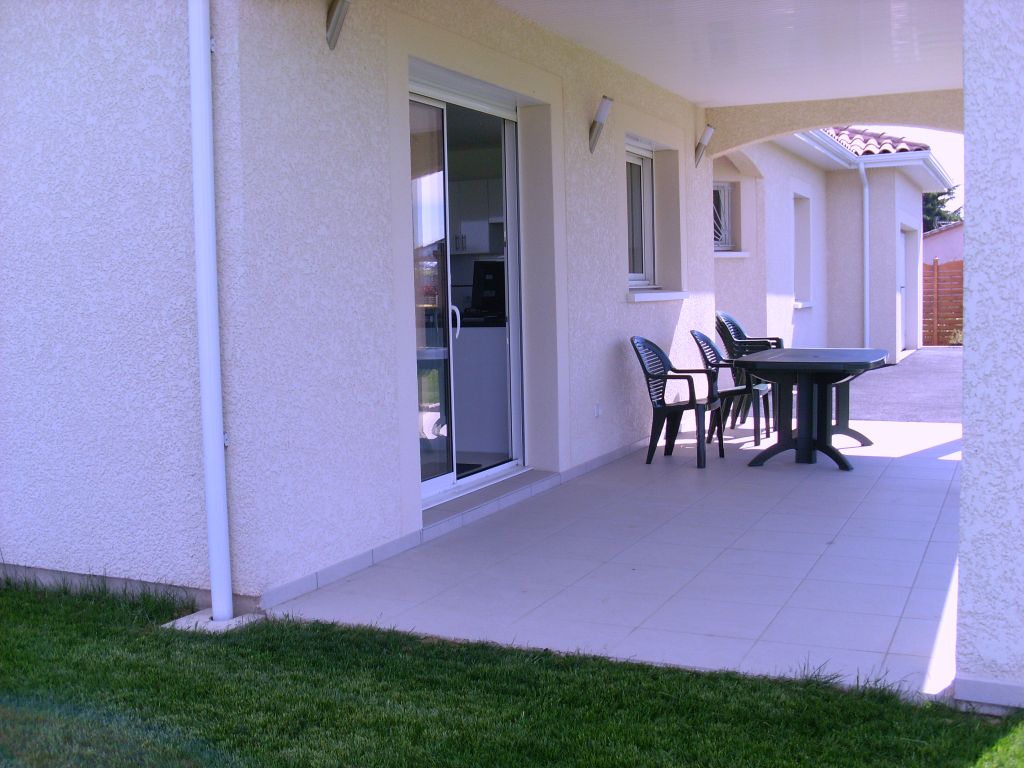 Terrasse à l'ombre de midi