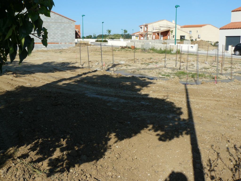 fondations termines! vue a partir du fond du jardin