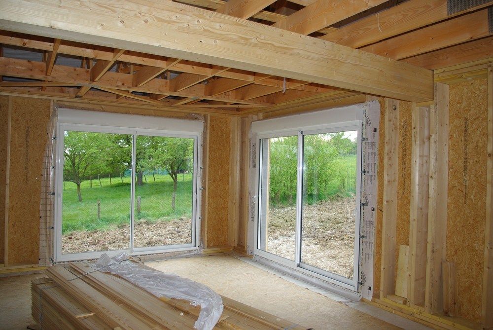 Les baies vitres coulissantes nous plaisent vraiment et laisse passer ce qu'il faut de lumire dans la maison.