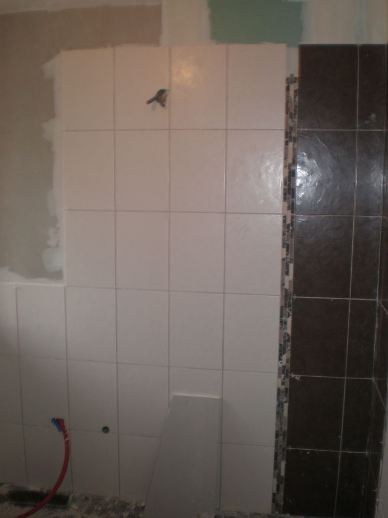 salle de bain parents : mur du meuble
