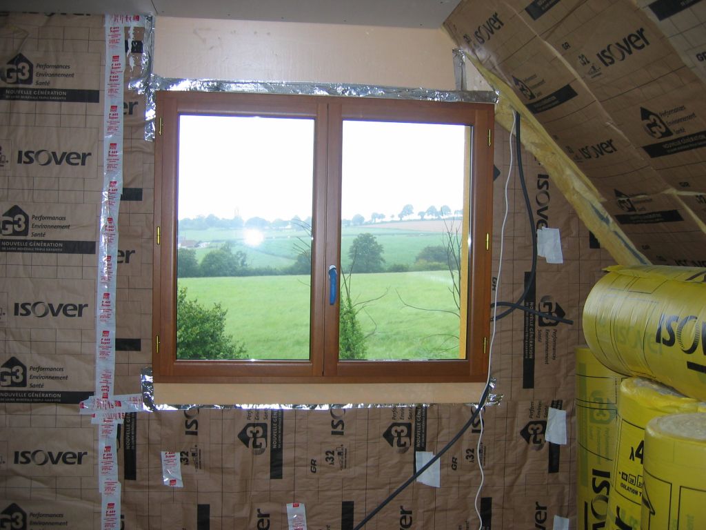 Rupteur de pont thermique sous l'appui de fentre, fait avec du polystyrne extrud.