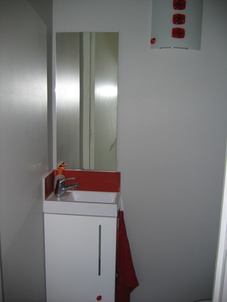 Meuble lave mains WC rez de chaussée.