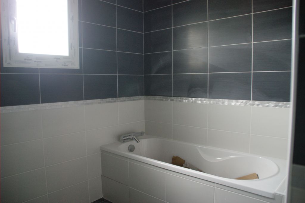Faïence SDB et mitigeur thermostatique que l'on a acheté à part pour la baignoire (GROHE)